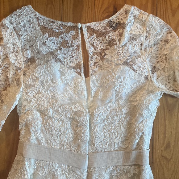 Lace, cocktail dress. Beautiful lace with interior silk bodice. Stunning on! - Picture 4 of 6